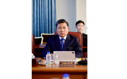 ឯកឧត្តម ផូវ សំភី ប្រតិភូរាជរដ្ឋាភិបាល និងជាអគ្គនាយកនៃអគ្គនាយកដ្ឋានកិច្ចការរដ្ឋបាលតុលាការបានអញ្ជើញចូលរួមកិច្ចប្រជុំដើម្បីបន្តពិនិត្យ និងពិភាក្សាលើសេចក្តីព្រាងច្បាប់ស្តីពីវិសោធនកម្មច្បាប់ស្តីពីលក្ខន្តិកៈមេធាវី